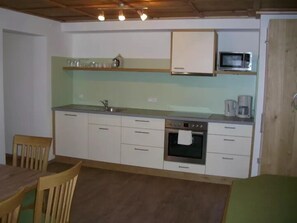 Leilighet | Eget kjøkken | Kjøleskap, ovn, kokeplater og kjøkkenutstyr