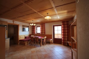 Essbereich im Zimmer