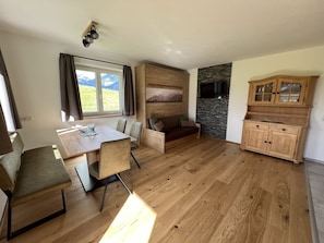 Apartment | Living area | Flat-screen TV, table tennis, heated floors - Studlerhof (Oberperfuss)
