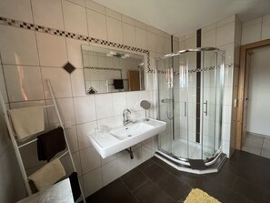Apartment | Badezimmer