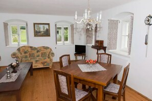 Apartment (Urgmiatlich) | Living room | Flat-screen TV - Urguad (Ulrichsberg)
