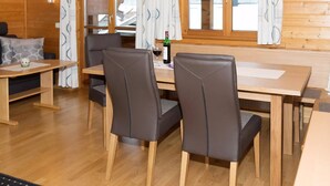 Apartment | In-room dining - Ferienbauernhof Moosbrugger (Schoppernau)