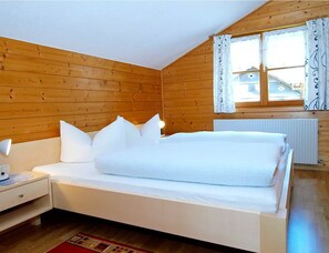 Apartment | Free WiFi, bed sheets