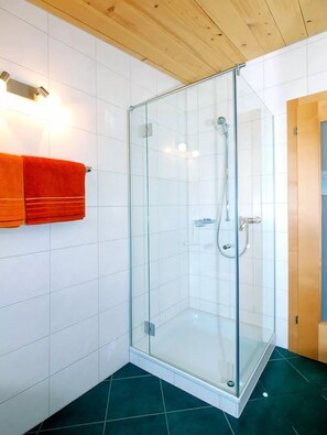 Apartment | Dusche im Bad