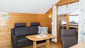 Apartment | Living room | Flat-screen TV, ping pong - Ferienbauernhof Moosbrugger (Schoppernau)