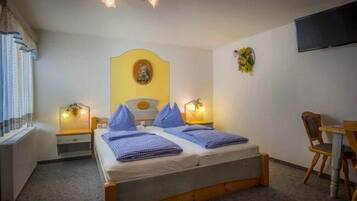 Double Room | Free WiFi, bed sheets