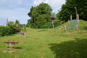 Children’s play area – outdoor