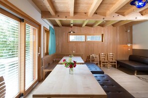 House (Kunsthaus) | Private kitchen | Fridge, microwave, oven, stovetop - Ferienbauernhof Nigsch (Schoppernau)