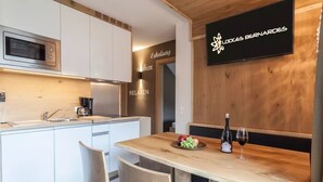 Coffee/tea maker, fridge, oven, stovetop - Lodges Bernardes (Fiss)