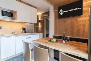 Kühlschrank, Ofen, Herdplatte, Geschirrspüler