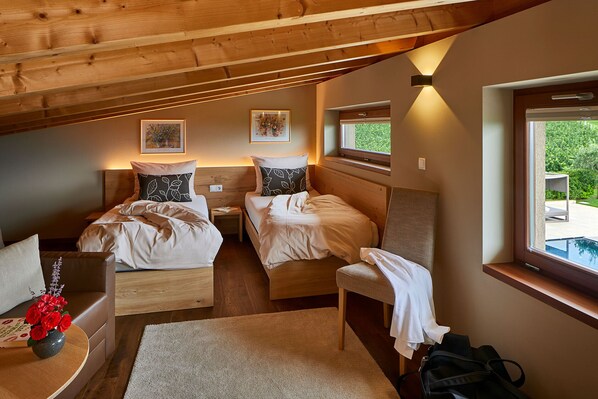 2 bedrooms, travel crib, free WiFi, bed sheets