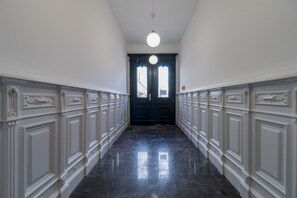 Hallway - Nena Apartments Herrmannplatz (Berlin)