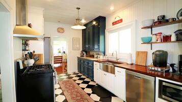 House, 3 Bedrooms | Private kitchen | Coffee/tea maker