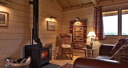 Rustic Log Cabin overlooking Sherwood Forest