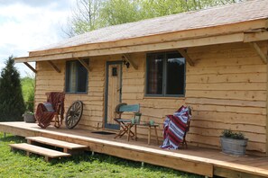 Terrace/patio - Rustic Log Cabin overlooking Sherwood Forest (Bilsthorpe, Newark)