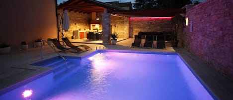 Piscine extérieure, piscine chauffée