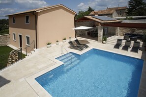 Piscine extérieure, piscine chauffée