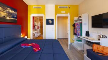 Deluxe Room | Premium bedding, memory-foam beds, free minibar items