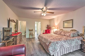 4 Schlafzimmer, Schreibtisch, Bügeleisen/Bügelbrett, Reisekinderbett