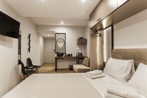 Superior Studio (5) | Soundproofing, free WiFi, bed sheets - Raise The Heraklion Project (Heraklion)