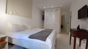 1 habitación, escritorio, tabla de planchar con plancha y wifi gratis