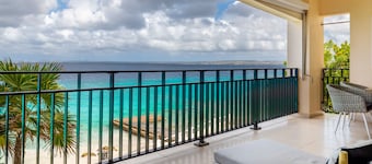 Bellevue 5 apartment with private beach and pool 