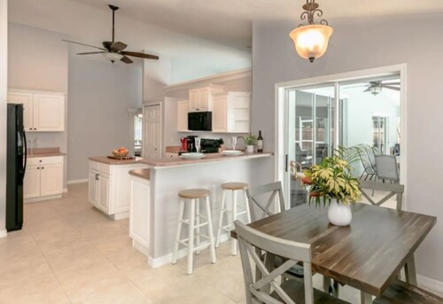 ☆☀︎❀Relaxing Heated Pool!Beautiful Patio,Pet Friendly,Fenced Area, Near Beaches!