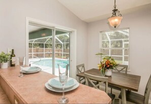 Dining - ☆☀︎❀Relaxing Heated Pool!Beautiful Patio,Pet Friendly,Fenced Area, Near Beaches! (Sebastian)