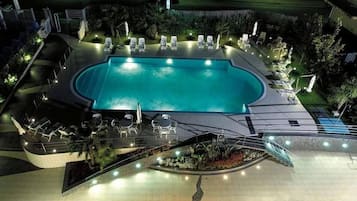Seasonal outdoor pool, sun loungers