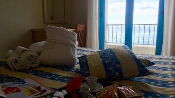 Quadruple Room, Sea View | In-room safe, desk, laptop workspace, soundproofing