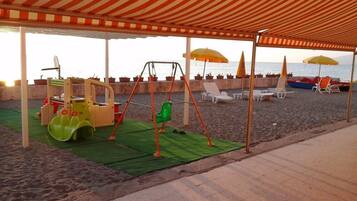 Außen-Kinderspielplatz
