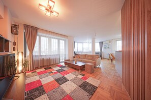 Smart TV, books - Spacious, Comfortable & Purpose-Driven — An Ideal Sofia Stay (Sofia)