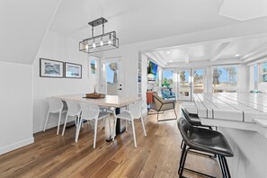 Dining - LUXE OCEAN VIEW LARGE PENTHOUSE MISSION BEACH PARKING PRIVATE PATIO SLEEPS 12 (San Diego)