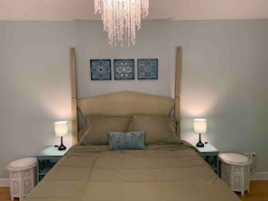 5 bedrooms, desk, iron/ironing board, travel crib