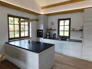 Kühlschrank, Ofen, Herdplatte, Geschirrspüler