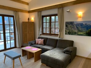 TV - No. 5 Apartment Obersee for 1 - 4 pers. approx. 85m², terrace (Bischofswiesen)