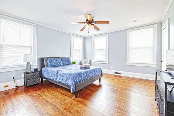 Bügeleisen/Bügelbrett, WLAN, Bettwäsche