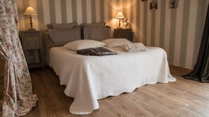 Habitación Confort con 1 cama doble o 2 individuales | Caja fuerte, decoración individual, mobiliario individual