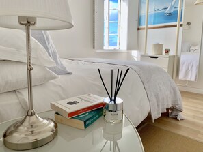 4 bedrooms, Egyptian cotton sheets, iron/ironing board, WiFi - Harbour and Sea Views, Padstow, Cornwall, (Cornwall)