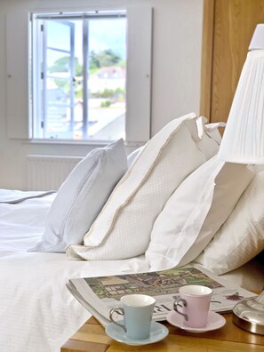 4 bedrooms, Egyptian cotton sheets, iron/ironing board, WiFi - Harbour and Sea Views, Padstow, Cornwall, (Cornwall)