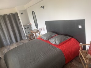 2 bedrooms, iron/ironing board, WiFi - Gîte les grève d'below in a beautiful farmhouse in Fréhel (Fréhel)