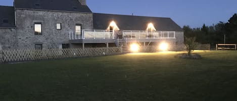 المنشأة من الخارج