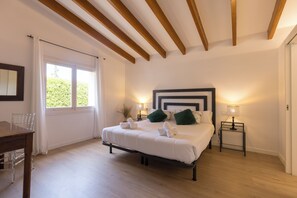 4 slaapkamers, een kluis op de kamer, een bureau