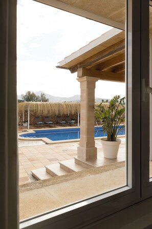 حمّام سباحة خارجي