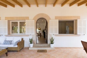 المنشأة من الداخل