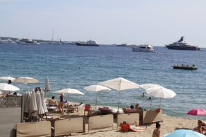 Beach nearby - SEASONAL RENTAL STUDIO 4th FLOOR 100ML FROM THE SEA (Cannes)