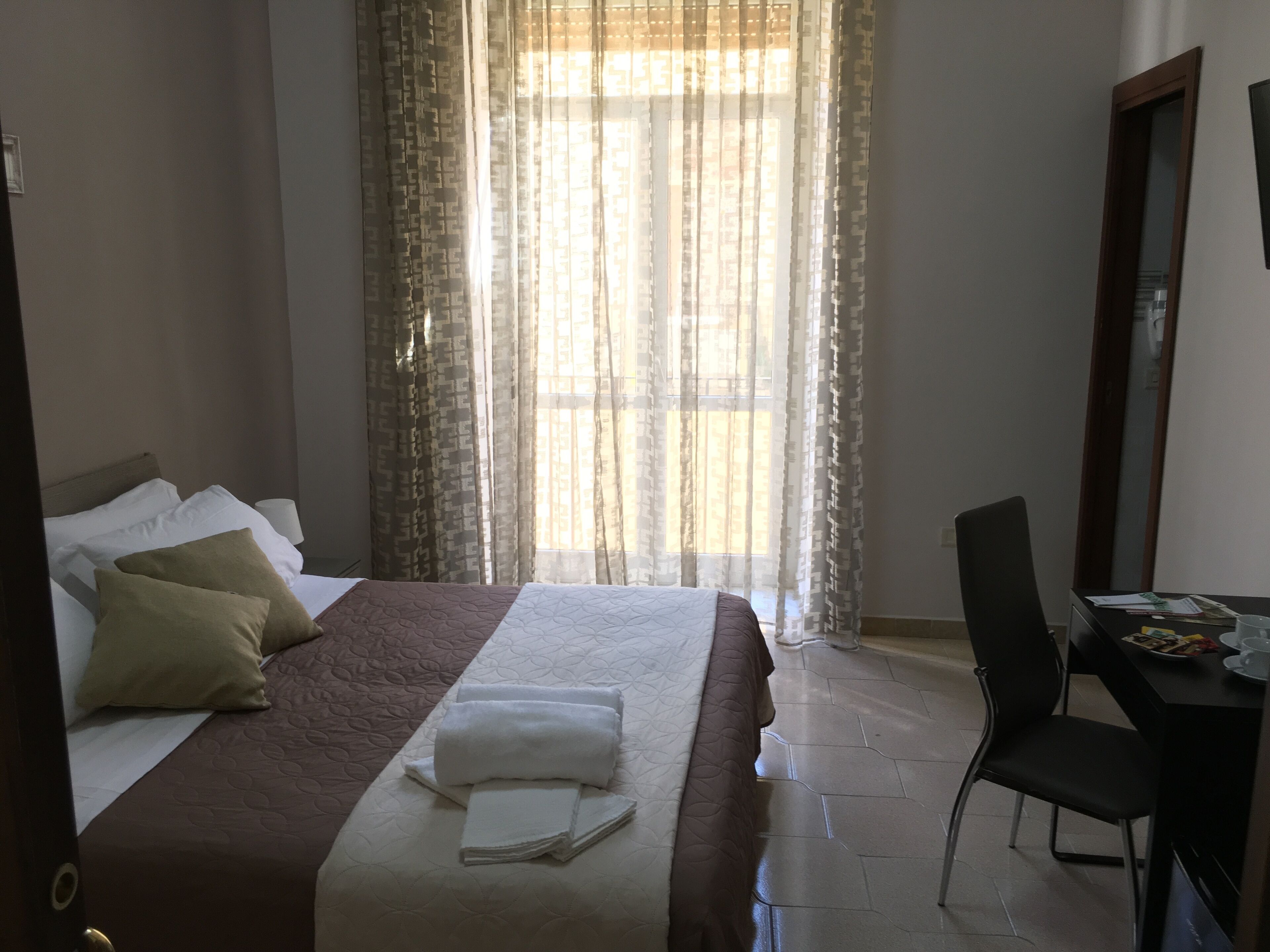 5 camere, una cassaforte in camera, Wi-Fi, lenzuola