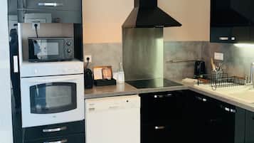 Studio | Private kitchen | Coffee/tea maker, electric kettle