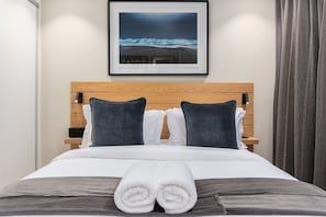 1 Schlafzimmer, Zimmersafe, Schreibtisch, Bügeleisen/Bügelbrett