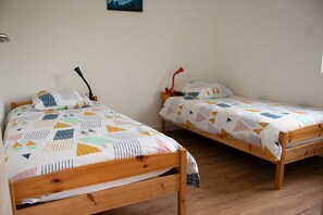 3 habitaciones, tabla de planchar con plancha, wifi y ropa de cama